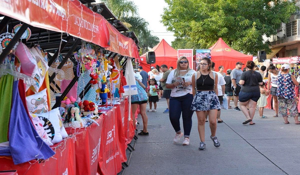 Feria de emprendedores Origen Tigre en una plaza del distrito