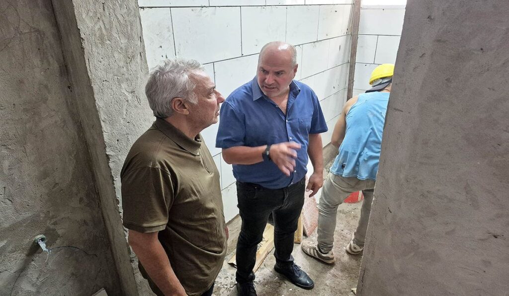 Julio-Zamora-recorre-la-esciela-29-de-Don-Torcuato