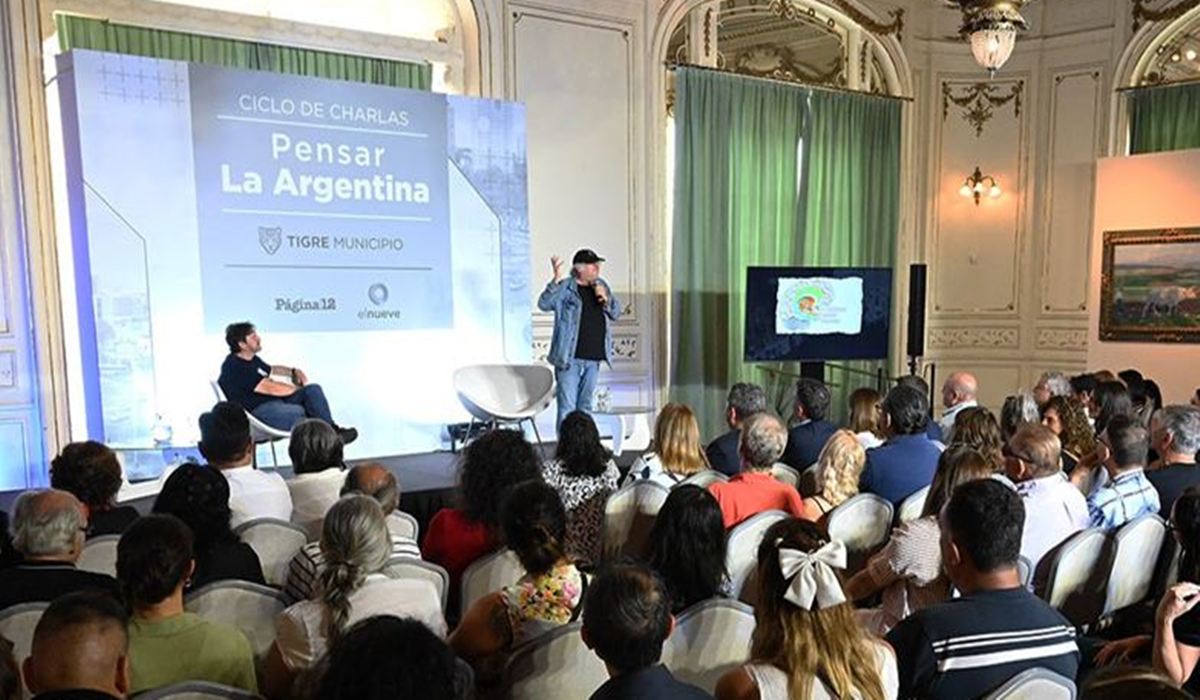 Se inauguró el ciclo de charlas "Pensar la Argentina" en el Museo de Arte Tigre con la presencia de Felipe Pigna y Pedro Saborido. Un análisis sobre la historia e identidad nacional.