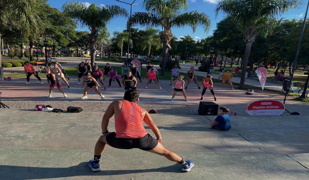 El Gobierno local llevó adelante una nueva jornada del ciclo "Plazas Activas" que tiene como objetivo promover la vida saludable en toda la comunidad. La actividad contó con clases de ritmo y zumba guiadas por profesores de los polideportivos en las localidades de General Pacheco; Benavidez; Tigre Centro ; El Talar y Don Torcuato