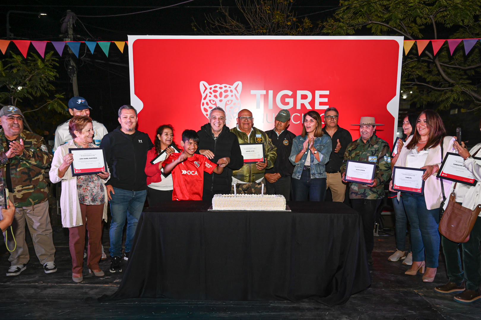 El intendente Julio Zamora y la secretaria de Educación y Promoción Social, Gisela Zamora, participaron de la jornada organizada por el Municipio de Tigre en el marco del 83° aniversario del barrio Las Tunas. El multitudinario evento se realizó en la plaza Soldados de Malvinas.
