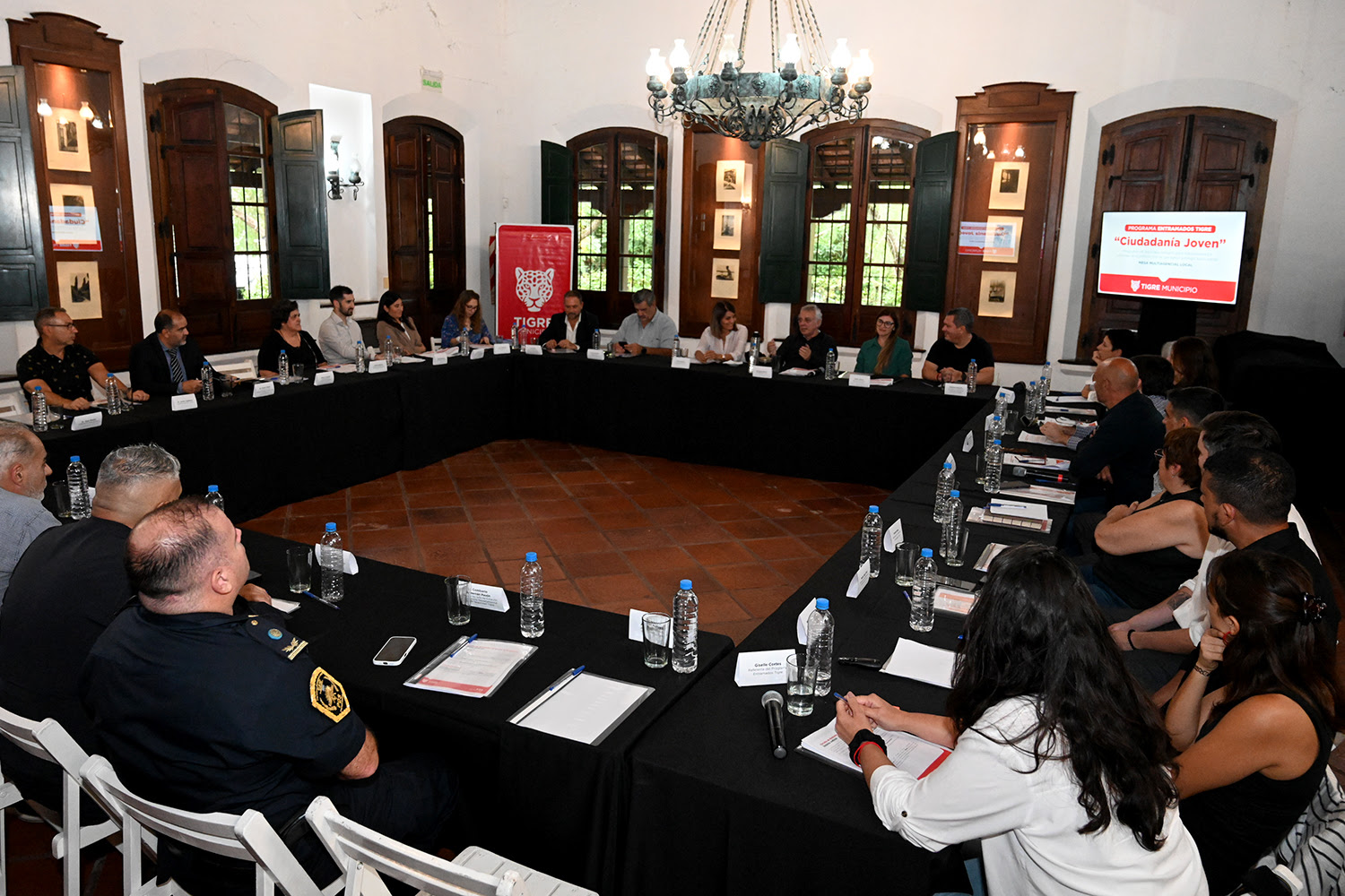 En el Museo de la Reconquista, el intendente Julio Zamora y la secretaria de Educación y Promoción Social, Gisela Zamora, participaron del lanzamiento del programa Entramados Tigre “Ciudadanía Joven”, una propuesta destinada a adolescentes y jóvenes que se encuentran en situación de vulnerabilidad socio-penal en el territorio del Municipio.