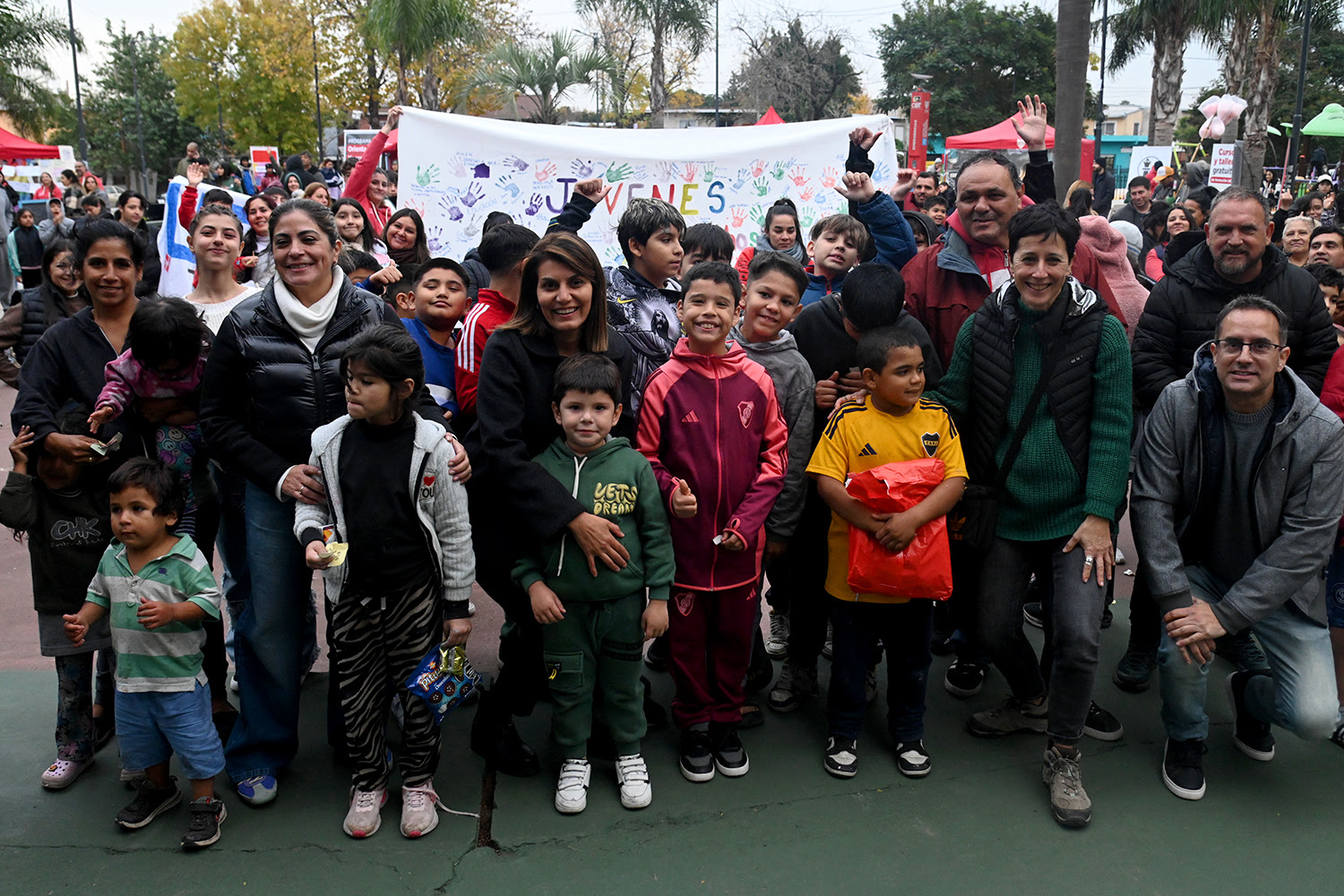 Autoridades del Poder Ejecutivo participaron de la actividad que se llevó adelante en el barrio de La Paloma, localidad de El Talar. La comunidad disfrutó de propuestas lúdicas, shows infantiles y stands de diferentes áreas del Gobierno comunal.