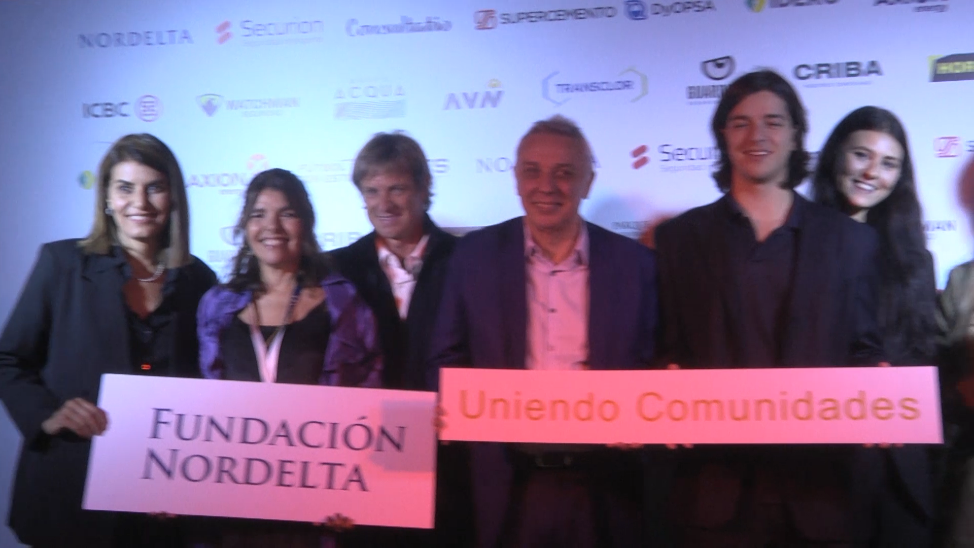 El intendente Julio Zamora junto a directivos de la fundación durante el evento benéfico en Espacio Tigre.