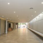 Las labores en el teatro se encuentran en su última fase. Se trabaja en la colocación de vidrios en los accesos y el SUM. La obra comprende 1.200 m2 y contará con espacio para 270 espectadores