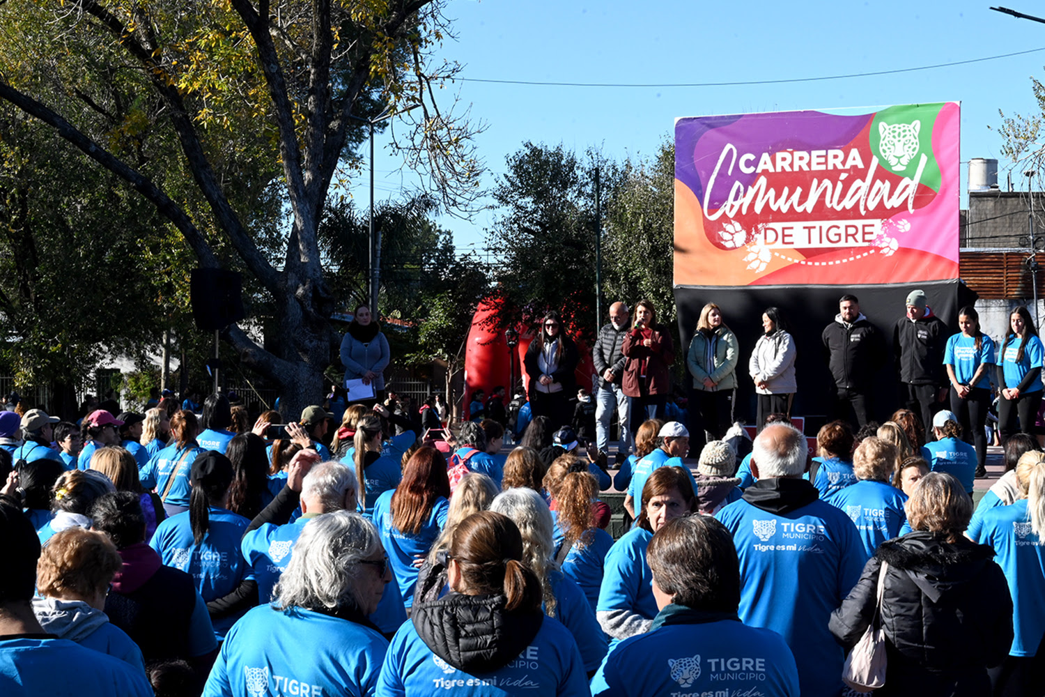 Miles de personas celebraron los 140 años de la localidad con una jornada deportiva y familiar.