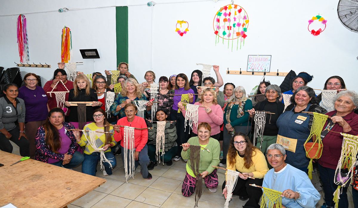 Vecinas de Rincón de Milberg participaron de la última clase de bijouterie en macramé en el Centro de Jubilados Eterna Juventud