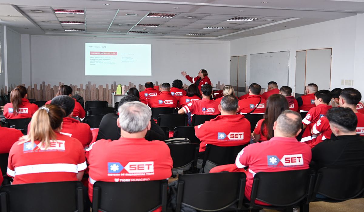 Los médicos y técnicos del SET actualizaron protocolos de RCP y primeros auxilios en el Hospital Escardó.