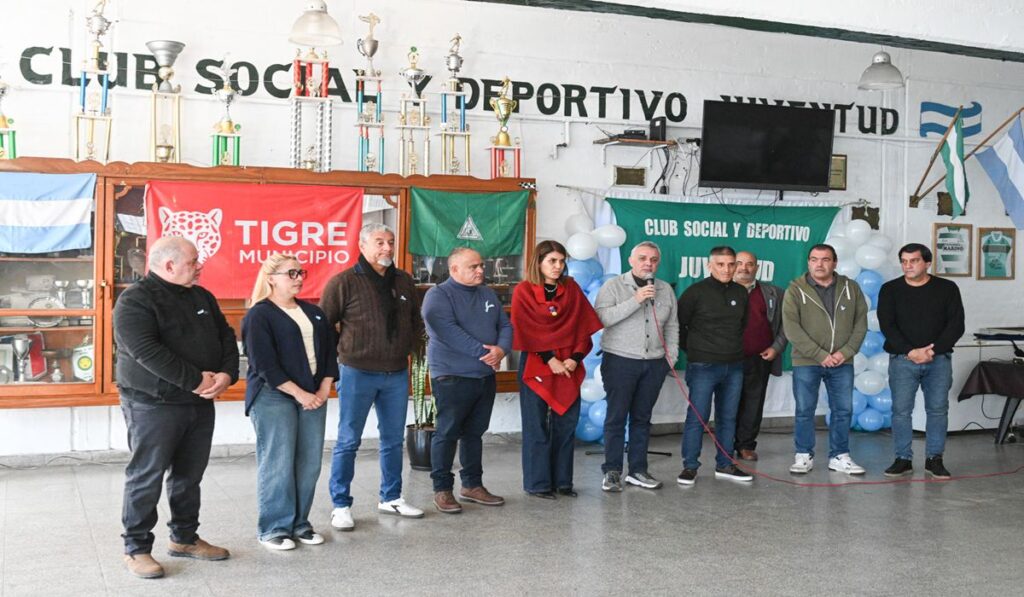 El intendente Julio Zamora formó parte de los festejos patrios en el Club Juventud de Rincón de Milberg.