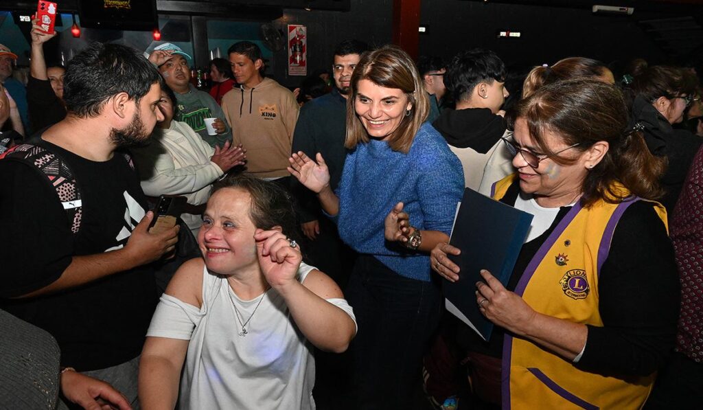 Más de 1.000 vecinos participaron del tradicional Baile Inclusivo organizado por el Club de Leones de Don Torcuato