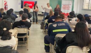Trabajadores de las distintas áreas locales participan del taller de formación en el Centro Universitario Tigre
