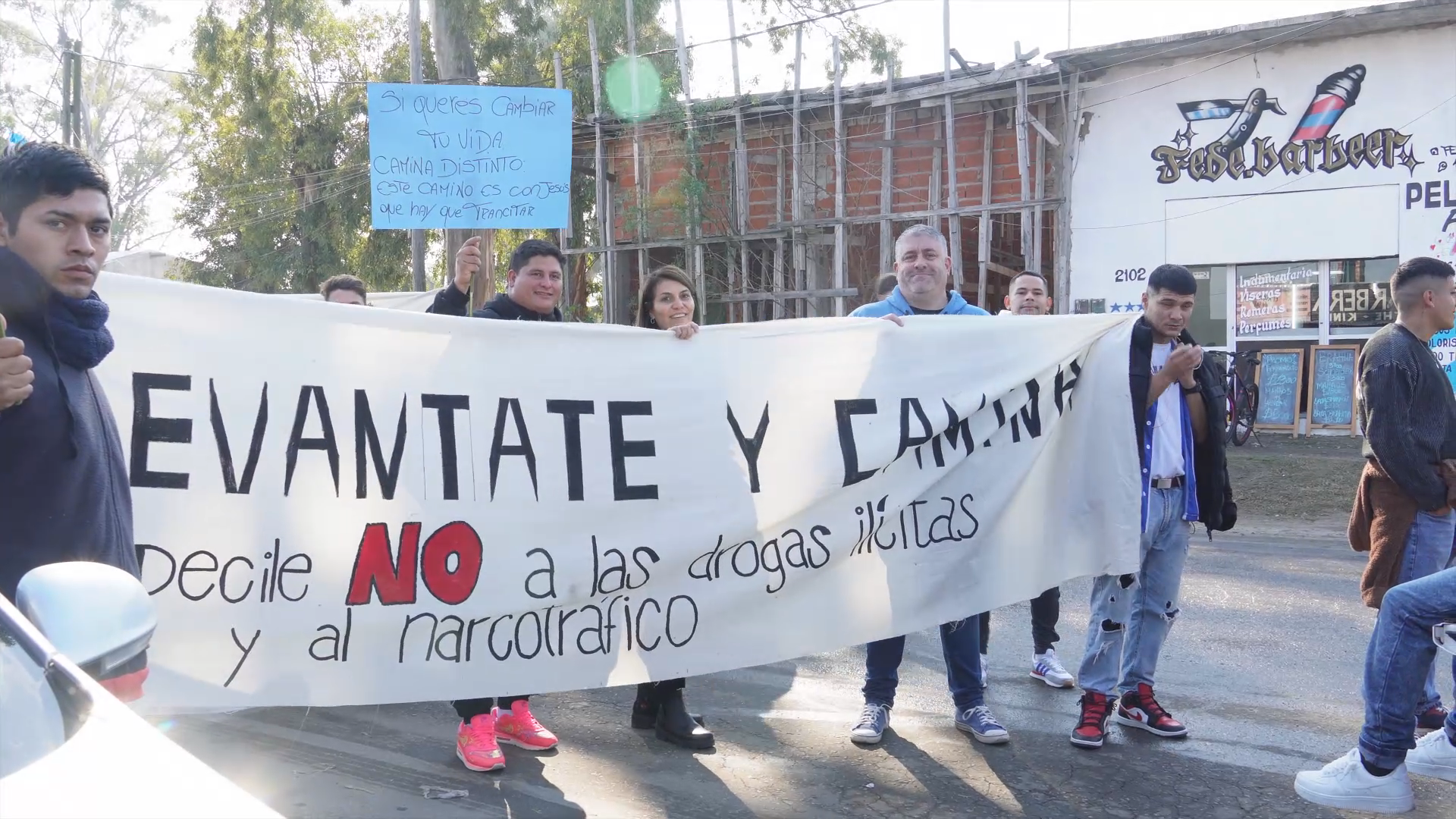 El intendente Julio Zamora y Gisela Zamora acompañaron la peregrinación organizada por la Casa de Jóvenes Levántate y Camina