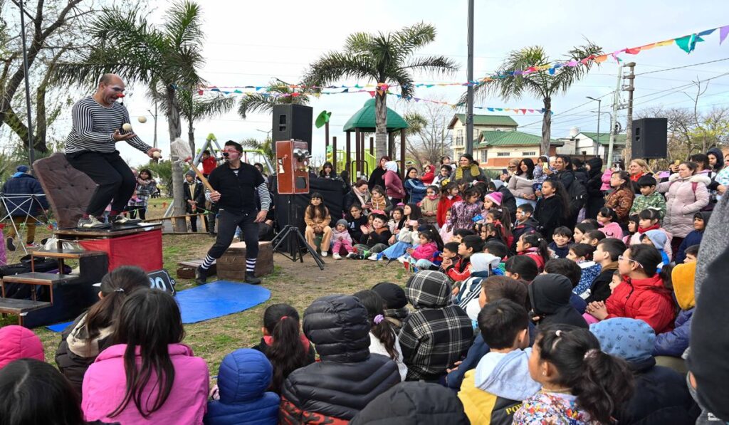 Vecinos participan de las actividades organizadas por el municipio en los espacios públicos del distrito