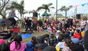 Vecinos participan de las actividades organizadas por el municipio en los espacios públicos del distrito