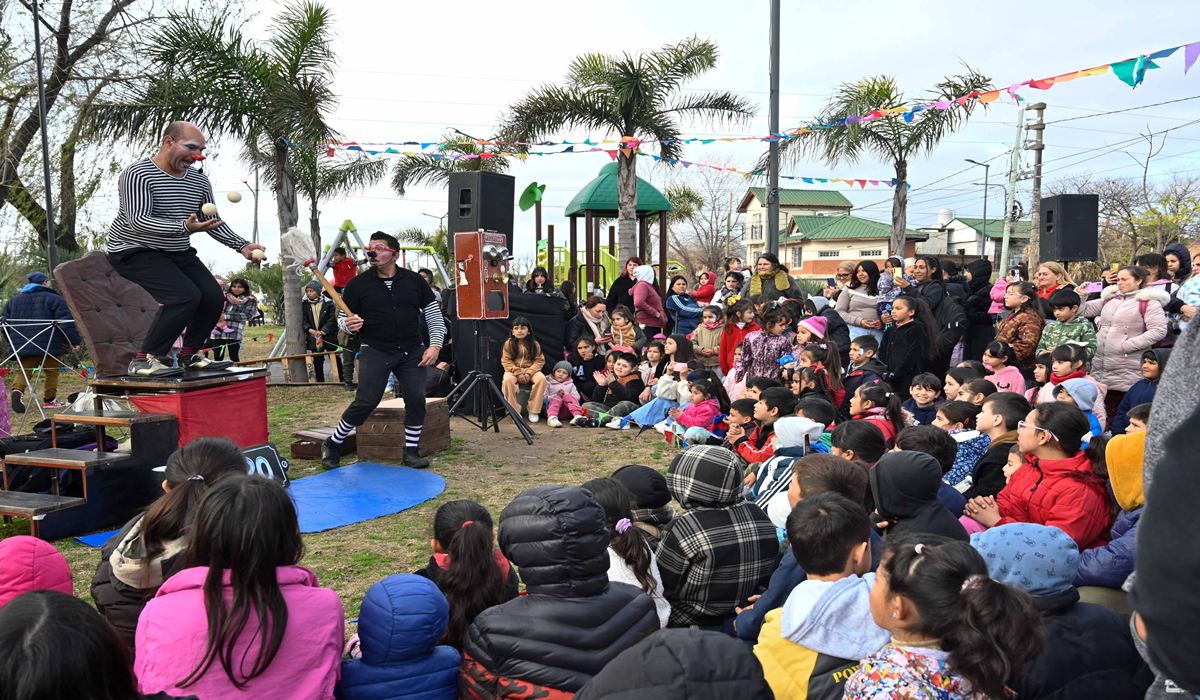 Vecinos participan de las actividades organizadas por el municipio en los espacios públicos del distrito