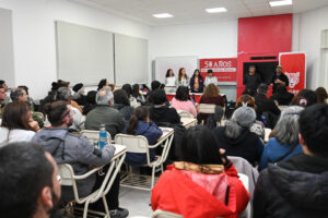 Vecinos de Tigre recibieron sus diplomas tras finalizar el cuatrimestre del taller de idioma guaraní en el CUT