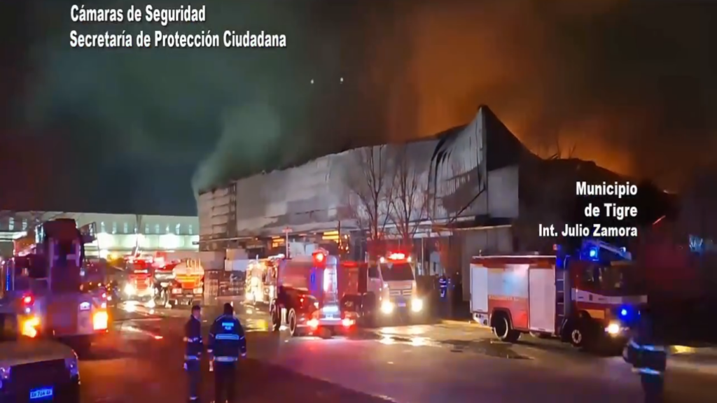 Los equipos municipales y dotaciones de bomberos trabajaron en el lugar del siniestro en Don Torcuato