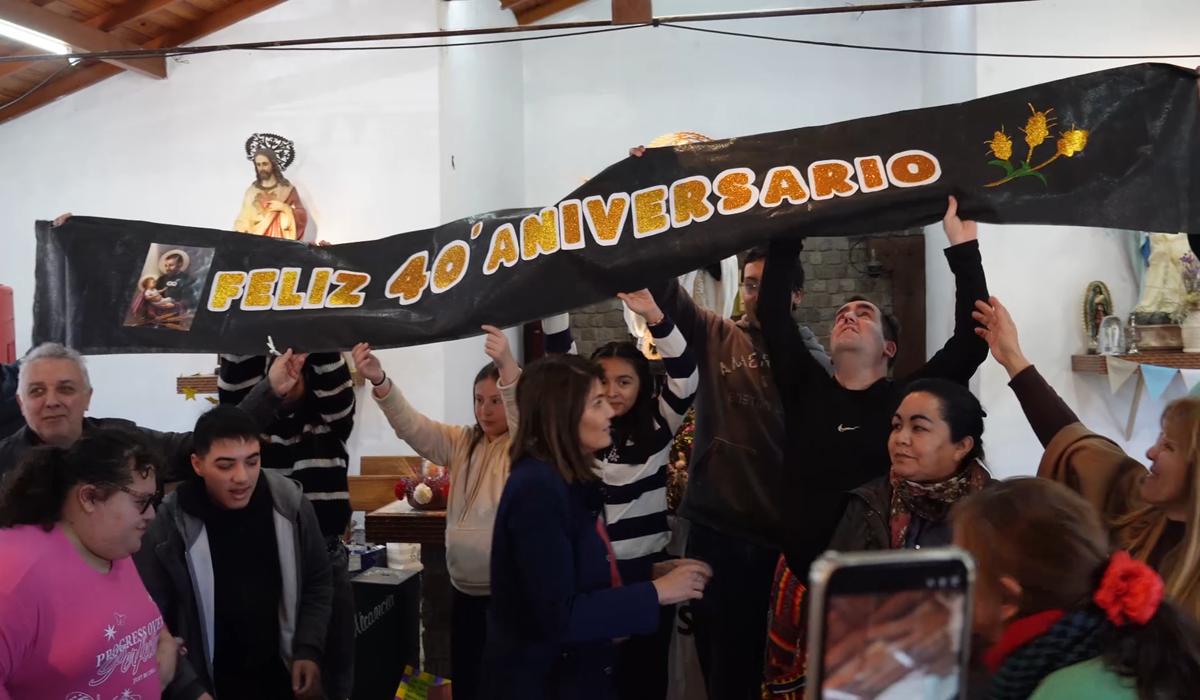 Las autoridades municipales y la comunidad del barrio El Arco festejaron las cuatro décadas del templo.